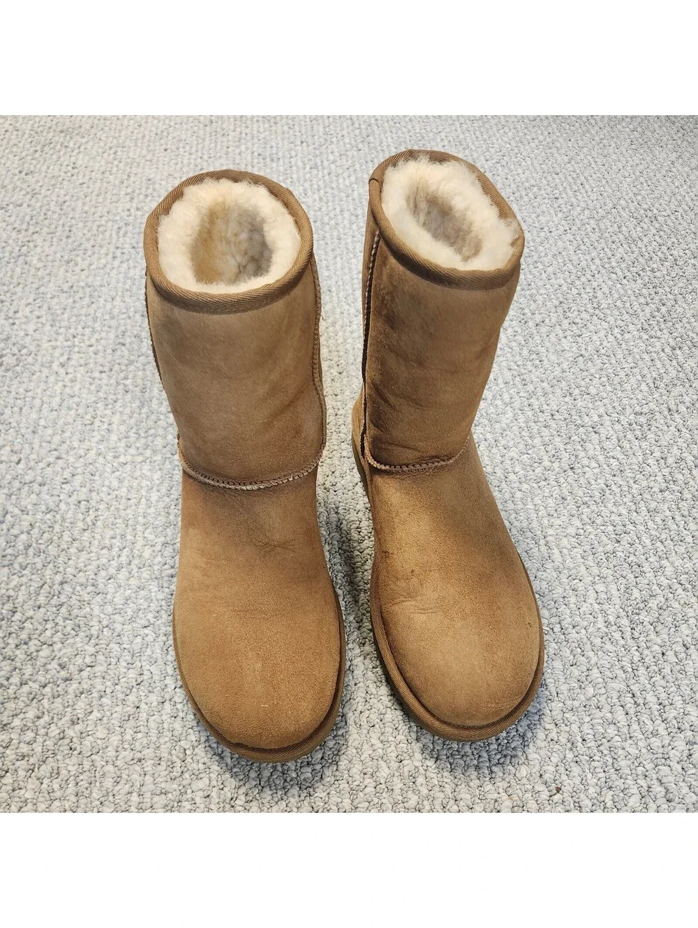 UGG Classic Short Sheepskin Boots in Chestnut Brown Size 9